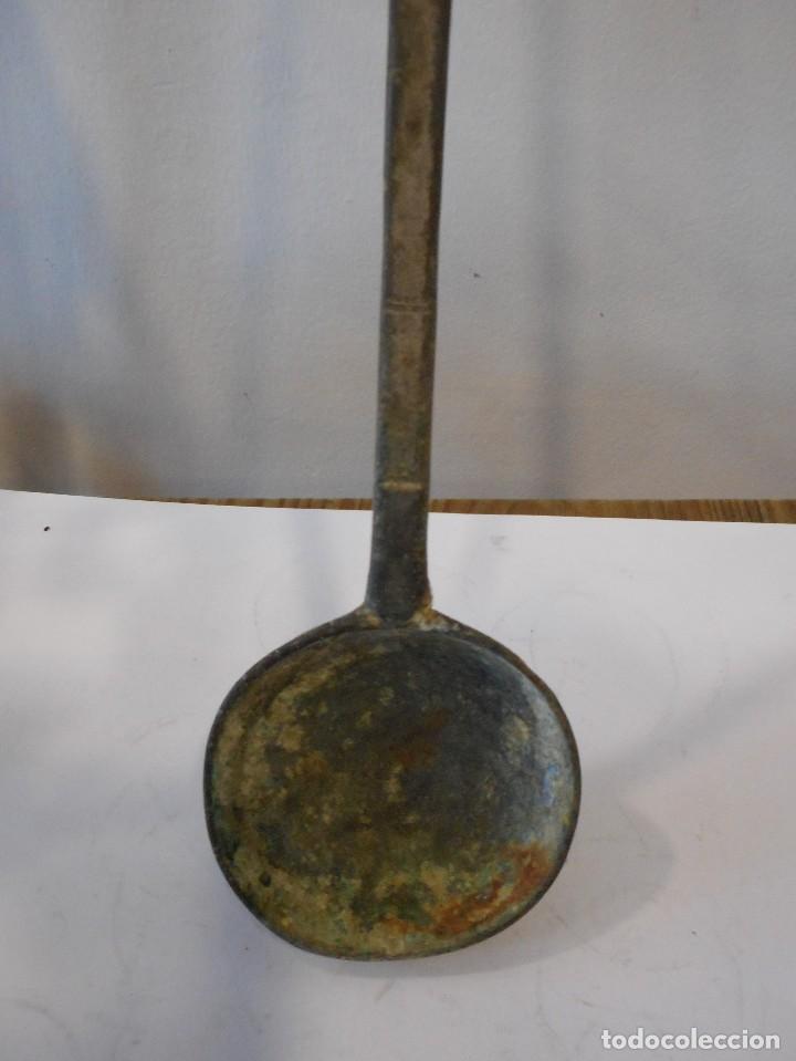 Antig&uuml;edades: Cazo o cuchar&oacute;n de hierro - Foto 2