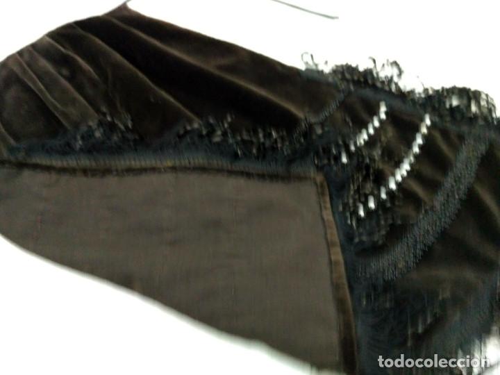 Antig&uuml;edades: Antiguo delantal de terciopelo y abalorios - Foto 3