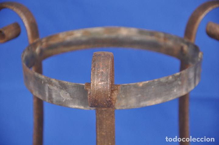Antig&uuml;edades: Macetero de forja. D - Foto 5