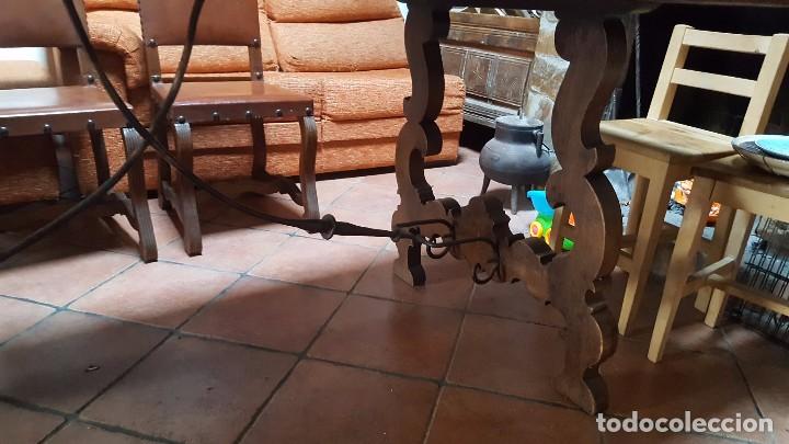 Antig&uuml;edades: Imponente mesa de nogal con pata de lira - Foto 5