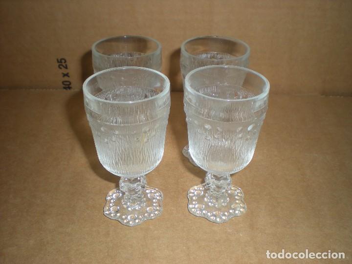 Oggetti Antichi: 4 copas peque&ntilde;as de cristal , di&aacute;metro 4cm altura 8cm