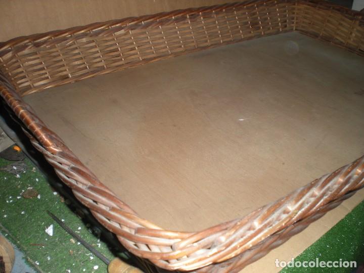Antig&uuml;edades: bandeja de mimbre rectangular grande con fondo en madera 76x51x9cm - Foto 3