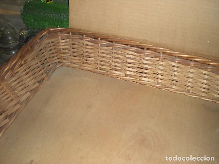 Antig&uuml;edades: bandeja de mimbre rectangular grande con fondo en madera 76x51x9cm - Foto 5