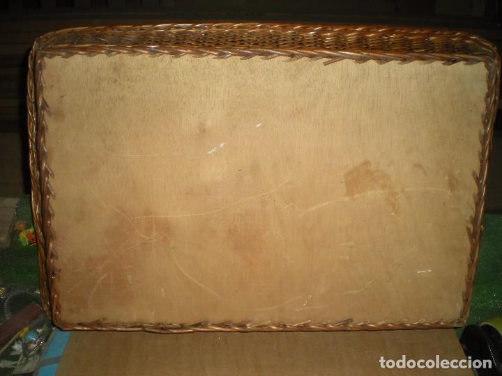 Antig&uuml;edades: bandeja de mimbre rectangular grande con fondo en madera 76x51x9cm - Foto 6