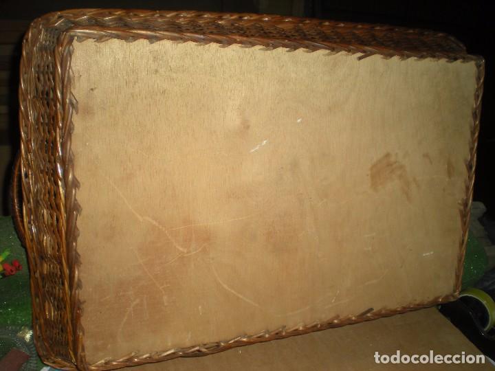 Antig&uuml;edades: bandeja de mimbre rectangular grande con fondo en madera 76x51x9cm - Foto 7