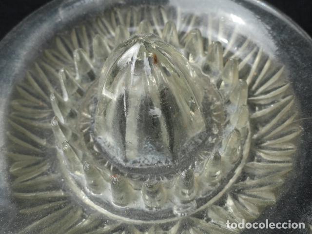 Antig&uuml;edades: EXPRIMIDOR DE C&Iacute;TRICOS DE CRISTAL. - Foto 3
