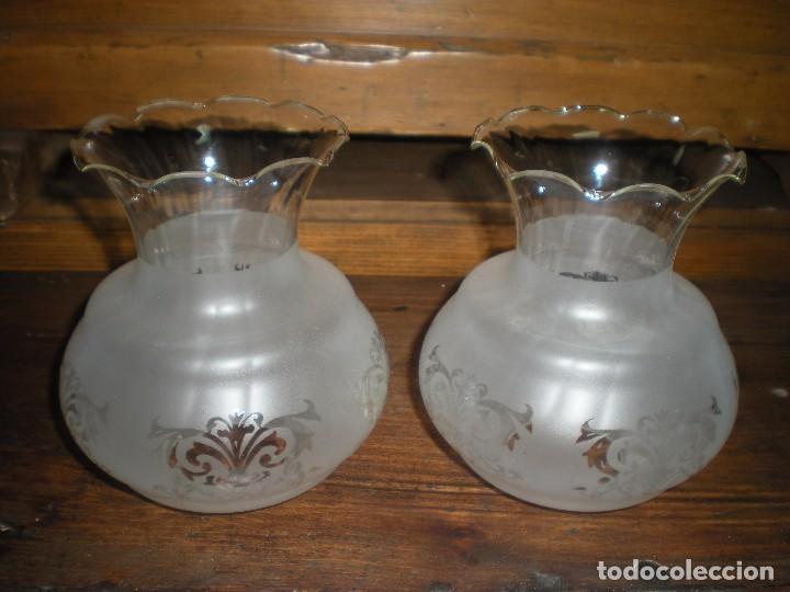 Antig&uuml;edades: 2 tulipas vidrio - Foto 1