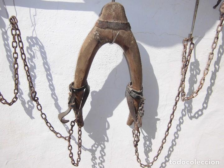 Antig&uuml;edades: horcate de madera con cadenas - Foto 2