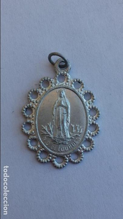 Antig&uuml;edades: Medalla virgen de lourdes de 2,8 x 2,5 cms - Foto 1