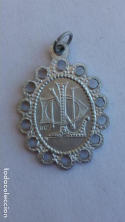 Antig&uuml;edades: Medalla virgen de lourdes de 2,8 x 2,5 cms - Foto 2