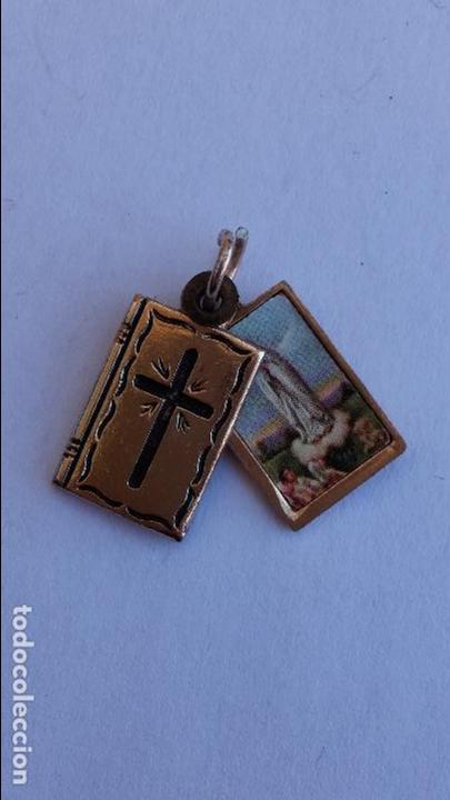Antig&uuml;edades: Medalla de virgen de fatima de 1,8 x 1 cms. en forma de libro - Foto 1