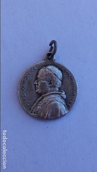 Antig&uuml;edades: Medalla pio XI de 1925 con 2 cms de diametro - Foto 1