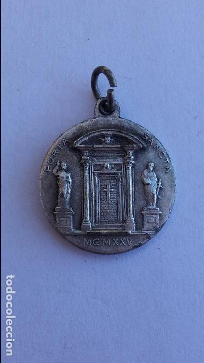 Antig&uuml;edades: Medalla pio XI de 1925 con 2 cms de diametro - Foto 2