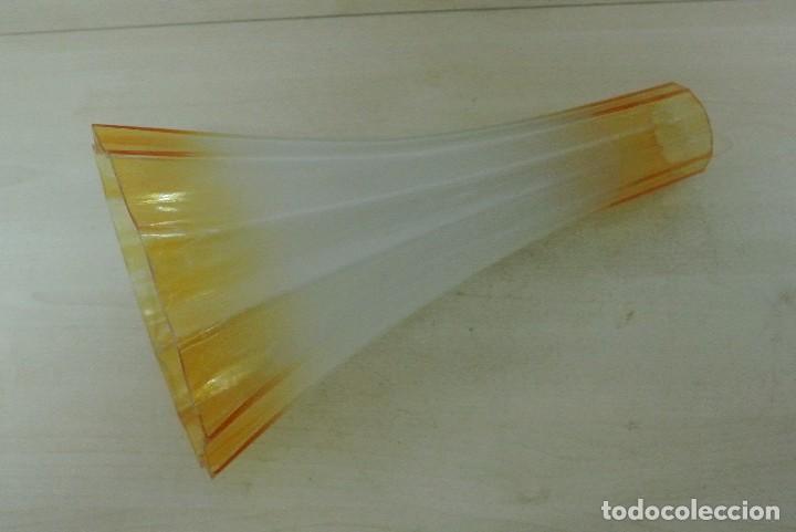 Antig&uuml;edades: TULIPA DE CRISTAL CON FORMA DE TROMPETA - Foto 2