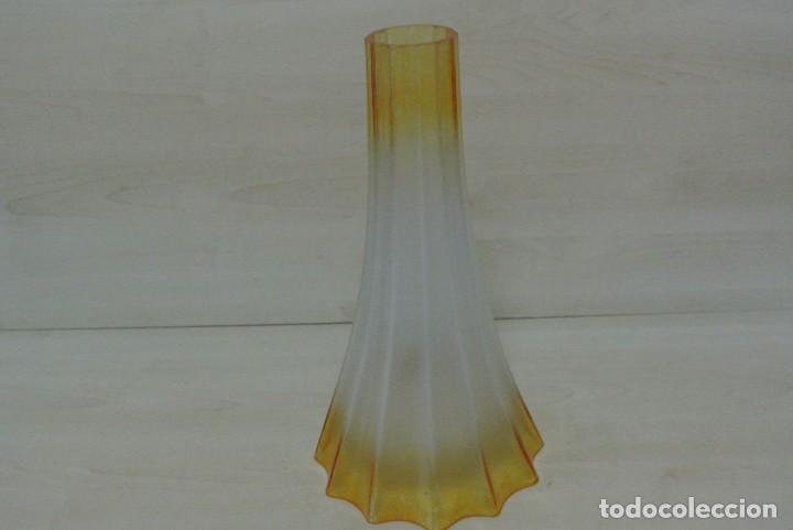 Antig&uuml;edades: TULIPA DE CRISTAL CON FORMA DE TROMPETA - Foto 3