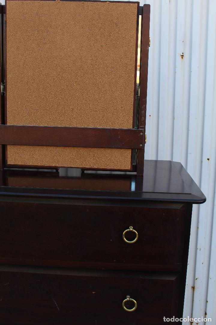 Antig&uuml;edades: comoda en madera con espejo triptico - Foto 11