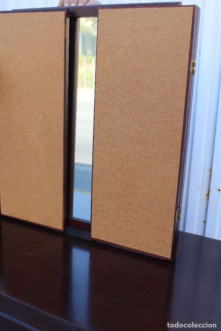 Antig&uuml;edades: comoda en madera con espejo triptico - Foto 12