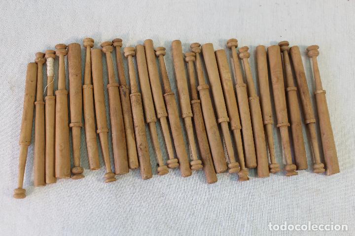 Antig&uuml;edades: lote con 25 bolillos de boj - Foto 1