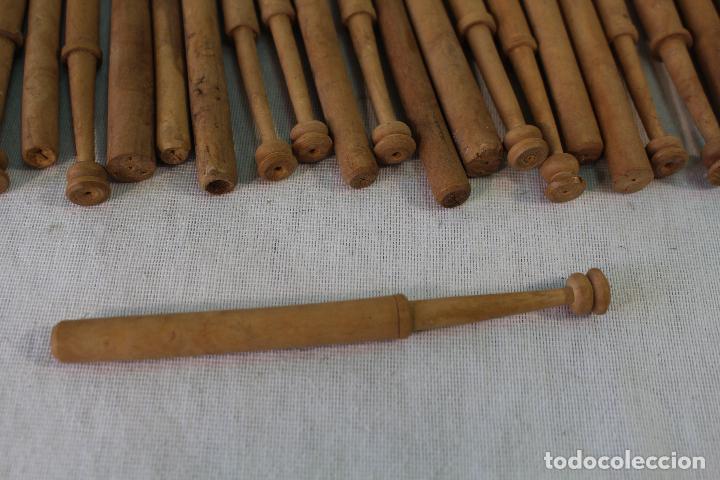 Antig&uuml;edades: lote con 25 bolillos de boj - Foto 2