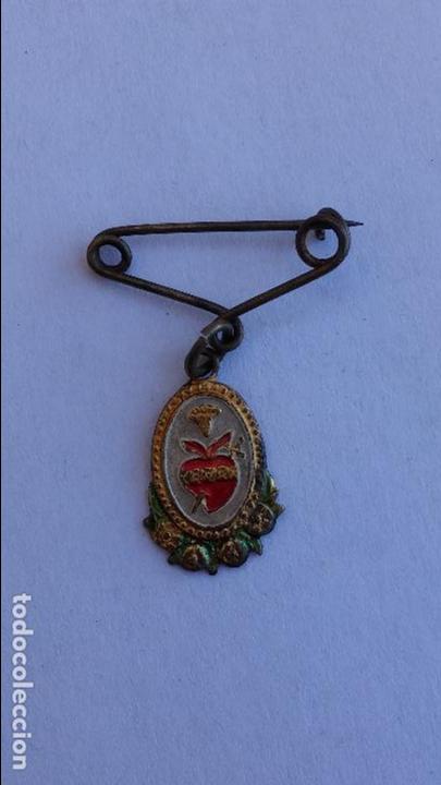 Antig&uuml;edades: Medalla de corazon con espinas2,7 x 2 cms - Foto 1