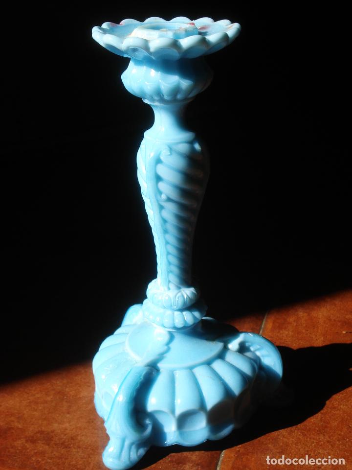 Antig&uuml;edades: CANDELABRO TURQUESA DE OPALINA 23,4CM - Foto 3