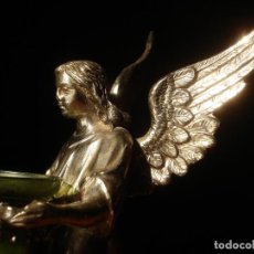Antigüedades: CANDELA LITÚRGICA DE METAL CON ANGEL Y CRISTAL VERDE