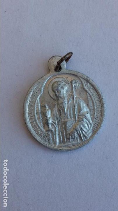 Antig&uuml;edades: medalla de san benedicto de 2,1 cms de diametro - Foto 1