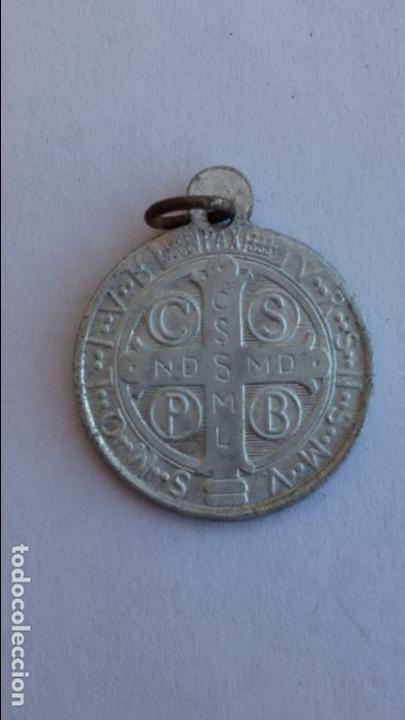 Antig&uuml;edades: medalla de san benedicto de 2,1 cms de diametro - Foto 2