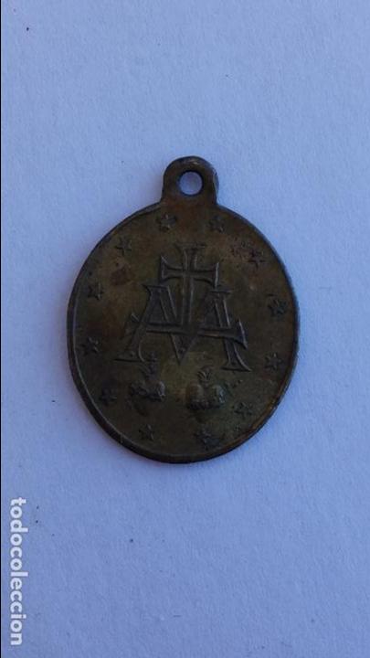 Antig&uuml;edades: medalla de virgen inmaculada ,antigua de 2,7 x 2 cms - Foto 2