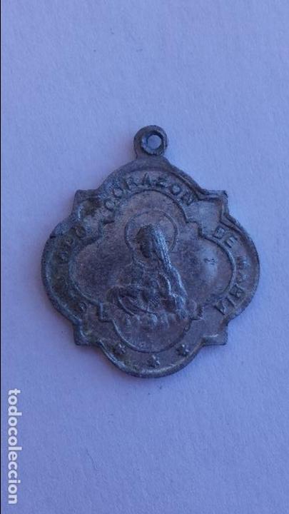Antig&uuml;edades: medalla de corazon de maria y corazon de jesus de 2,8 x 2,4 cms - Foto 1