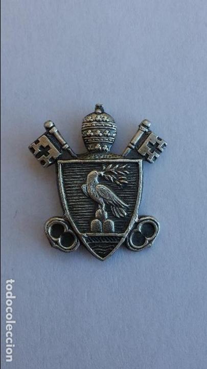 Antiques: Pin de insignia religiosa sin catalogar de 2,3 x 1,8 cms