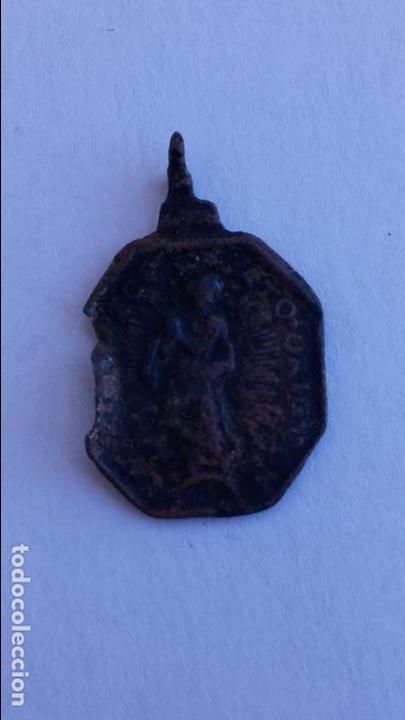 Antig&uuml;edades: Medalla antigua sin catalogar de 2,5 x 1,6 cms - Foto 1
