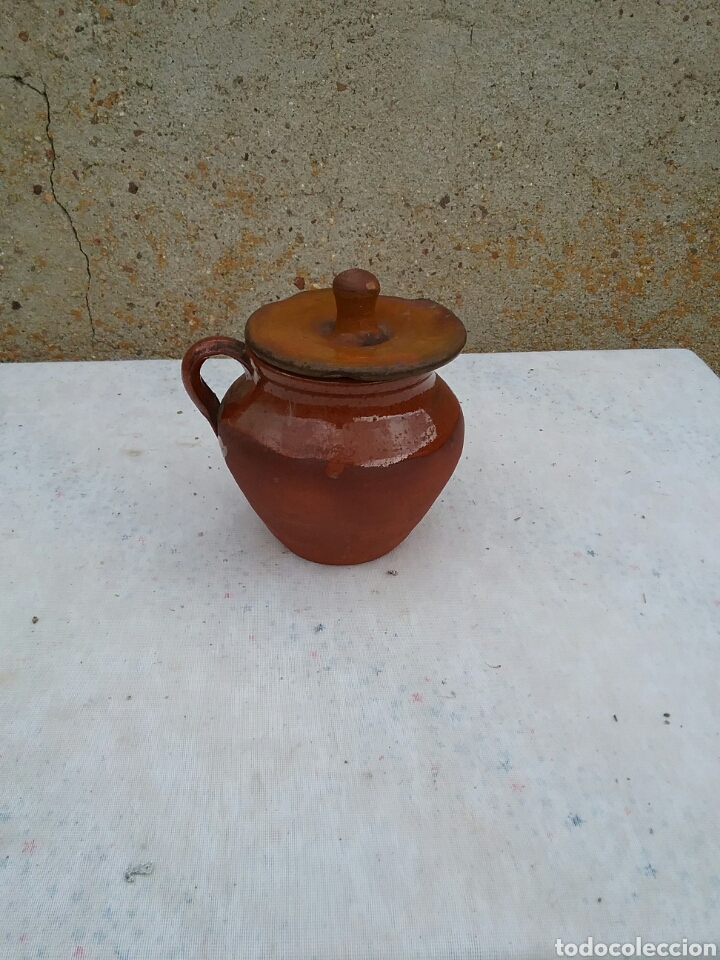 Antig&uuml;edades: Puchero de barro con tapa. - Foto 1