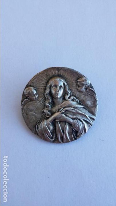 Antig&uuml;edades: Pin de virgen inmaculada de 3 cms de diametro - Foto 1