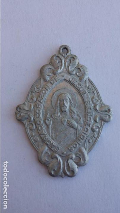 Antig&uuml;edades: medalla de corazon de maria y corazon de jesus de 5 x 3,7 cms - Foto 2