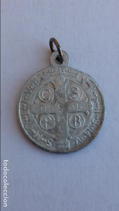 Antig&uuml;edades: medalla de san benedicto de 2 cms de diametro - Foto 2