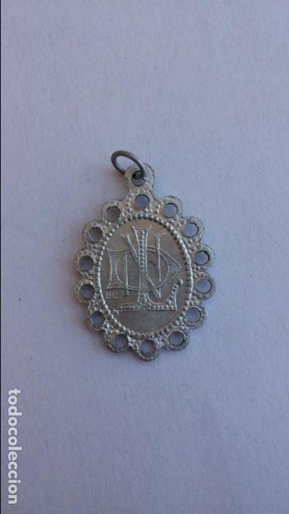 Antig&uuml;edades: Medalla de virgen de lourdes de 3 x 2 cms - Foto 2