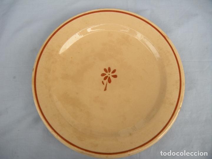 Antig&uuml;edades: PLATO CON FLOR 32,5 CM. - Foto 1