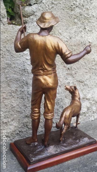 Antig&uuml;edades: SE&Ntilde;OR  CON  PERRO  EN  CALAMINA - Foto 2