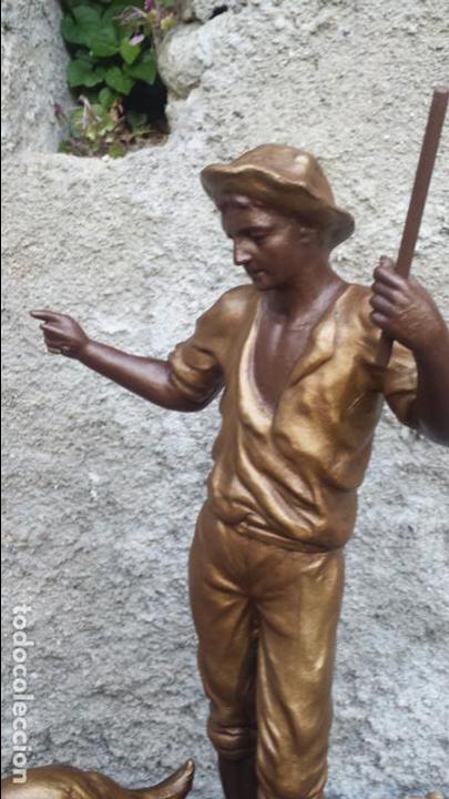 Antig&uuml;edades: SE&Ntilde;OR  CON  PERRO  EN  CALAMINA - Foto 5