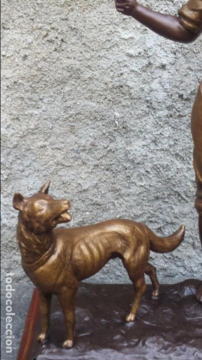 Antig&uuml;edades: SE&Ntilde;OR  CON  PERRO  EN  CALAMINA - Foto 6