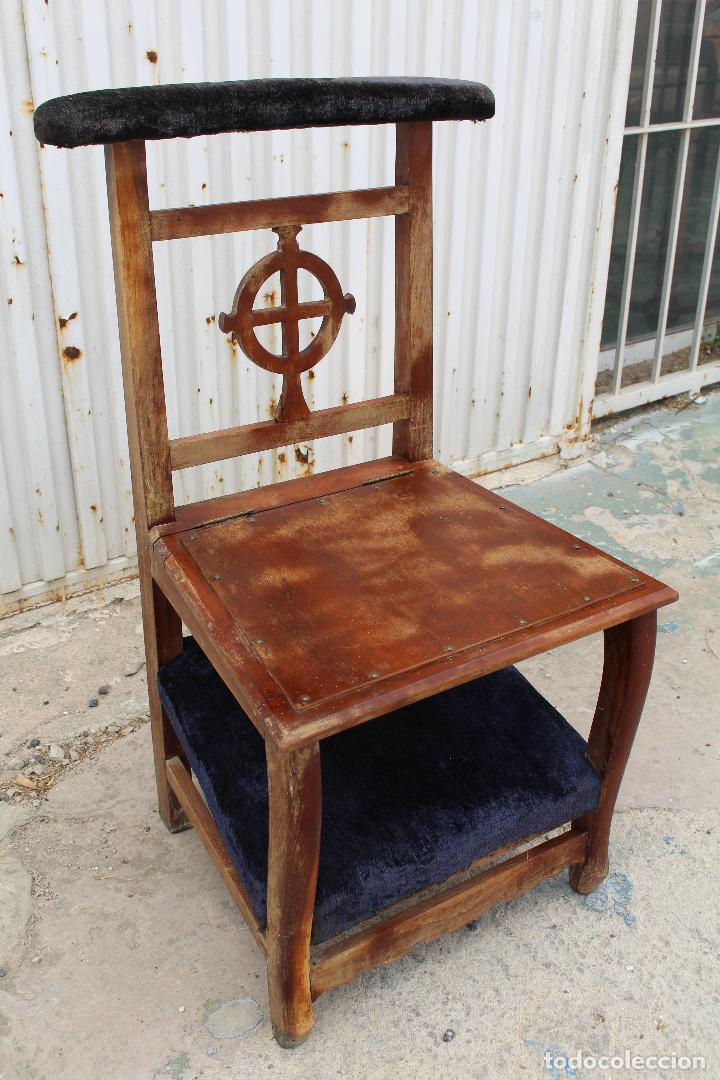 Antig&uuml;edades: reclinatorio antiguo en madera de nogal - Foto 1