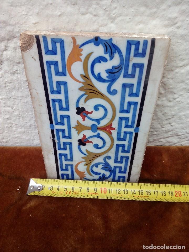 Antig&uuml;edades: Azulejo antiguo con sanefa. - Foto 3