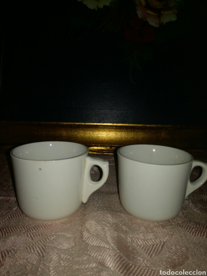 Antig&uuml;edades: Pareja de tazas de loza - Foto 1