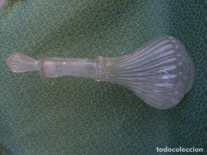 Antig&uuml;edades: licorera bonita rizada - Foto 1