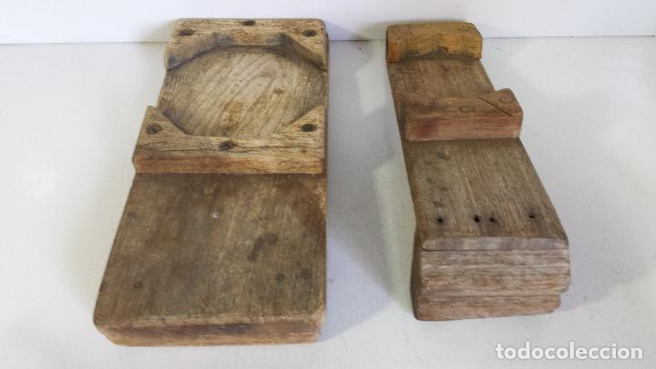 Antiguidades: LOTE 2 ANTIGUAS PIEZAS ARTESANALES DE MADERA - PUEDEN SER SOPORTES PARA MACETAS SOBRE MURO