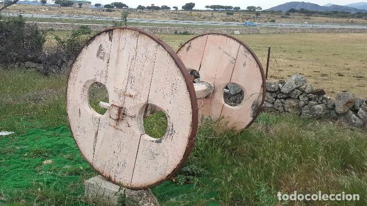 Antig&uuml;edades: G Pareja de ruedas de carro. En buen estado. - Foto 1