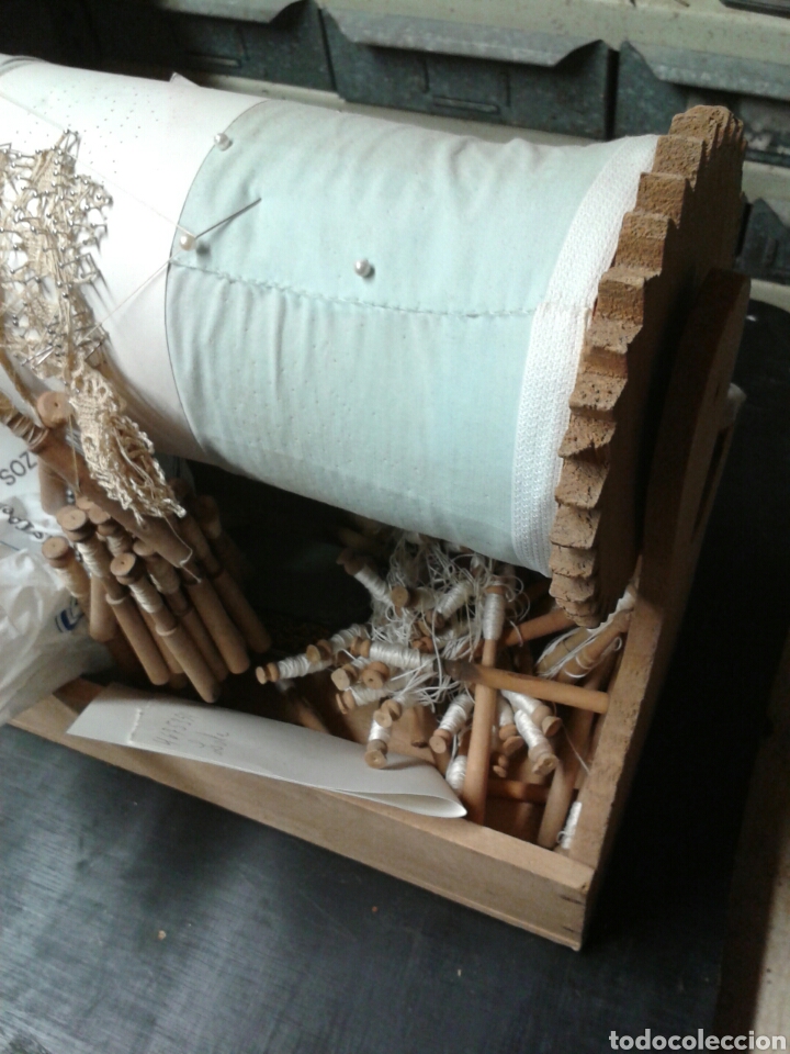 Antig&uuml;edades: BOLILLERO EN MADERA - Foto 1