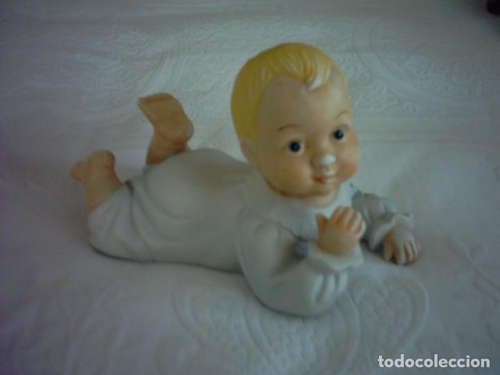 Antig&uuml;edades: ANTIGUA FIGURA DE NI&Ntilde;O EN BISCUIT POLICROMADO, DE GRAN TAMA&Ntilde;O: 20 X 12 Cm.