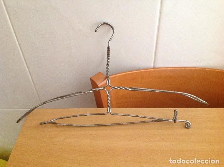 Antig&uuml;edades: PERCHA ANTIGUA. - Foto 2